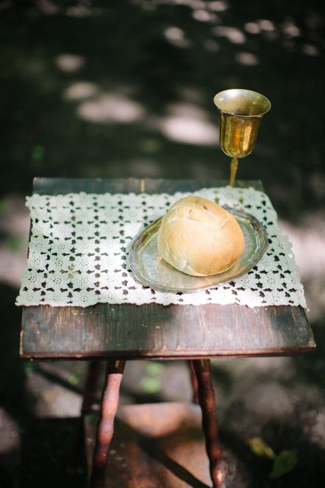 #bread  Photography: Abi Q Photography - www.abiqphotography.com  Read More: http://www.stylemepretty.com/2014/02/05/casual-walnut-orchard-wedding/ Walnut Orchard, Bread Photography, Orchard Wedding, Style Me Pretty, Big Day, Walnut, Bread, Outdoor Decor, Photography