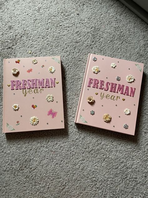 Freshman Year Memory Book, High School Photo Album Ideas, Scarp Booking Ideas Aesthetic For School, Freshmen Box Ideas, High School Scrapbook Ideas Freshman, Freshmen Year Memory Box Ideas, Scrapbook Ideas Highschool, High School Memory Box Ideas Diy, Freshman Boxes