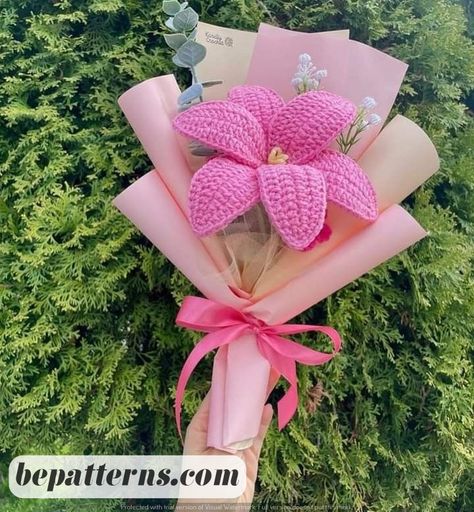 Free Crochet Patterns | Fun & Easy Projects | Crazy Ideas Fun Easy Projects, Flower Bouquet Tutorial, Small Crochet Gifts, Amigurumi Yarn, Plushie Amigurumi, Crochet Flower Bouquet, Diy Bouquet Wrap, Bouquet Tutorial, Flower Bouquet Diy