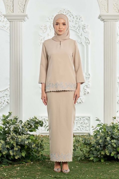 Renee Kurung in Champagne Baju Kurung Moden Style, Baju Kurung Moden, Traditional Dresses Designs, Kurung Moden, Keyhole Neckline, Modest Clothing, Straight Skirt, Fashion Drawing, Modest Outfits