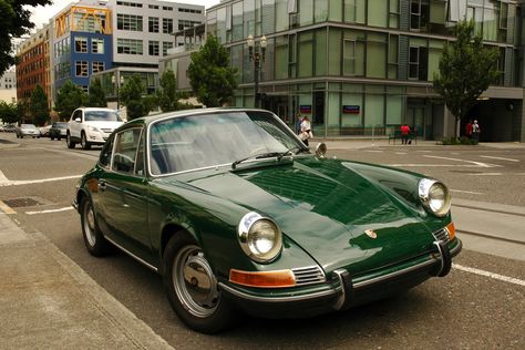 OLD PARKED CARS.: 1967 Porsche 912. Old Green Porsche, Old Vintage Cars, Porsche 912, Porsche 944, Vintage Porsche, Porsche Panamera, Classy Cars, Pretty Cars, Porsche 356