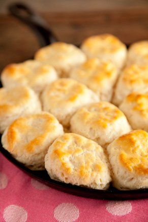 Featured Southern Favorites Top Recipes 2017 - Paula Deen Paula Deen Biscuits, Southern Biscuits Recipe, Easy Biscuit Recipe, Southern Biscuits, Paula Deen Recipes, Biscuit Bread, Biscuits Easy, Homemade Biscuits, Nigella Lawson