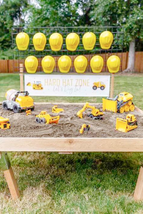 Construction Birthday Banner, Construction Themed Birthday Party, Luca Birthday, Construction Party Decorations, Digger Birthday, Construction Theme Birthday Party, Dump Truck Birthday, 2nd Birthday Party For Boys, Construction Theme Party