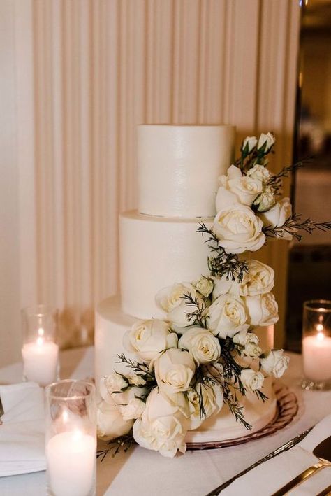 Jessica And Justin, Wedding Table Toppers, Desserts Table, Wedding Cake Roses, White Roses Wedding, Classic Wedding Cake, Dream Wedding Cake, Decor Cake, Chocolate Wedding Cake