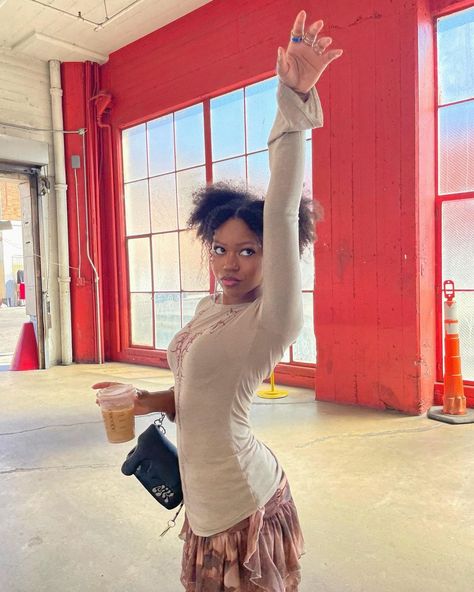 Riele Downs, Riele Downs Outfits, Best Poses For Photography, Good Poses, Cute Celebrities, Brown Skin, Aesthetic Girl, Pretty Woman, Beauty Women