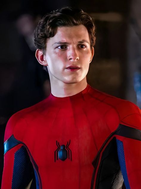 Dortmund, Cute Tom Holland Pictures, Tom Holland Pics, Tom Holland Hair, Tom Holland Photos, Ton Holland, Tom Holland Aesthetic, Tom Holland Abs, Spiderman Actor