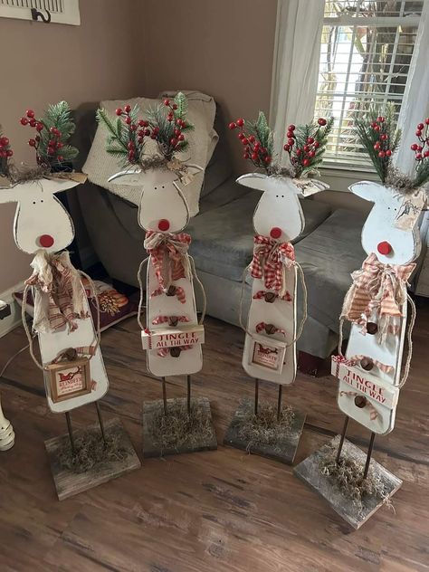 Scrap Wood Reindeer, Reindeer Wood Crafts, Holiday Woodworking Projects, 2025 Christmas, Letters To Santa, Wooden Christmas Crafts, Christmas Craft Fair, Christmas Candle Decorations, Christmas Memes