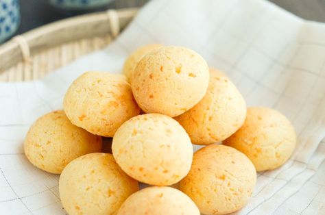 mochi cheese balls Cheese Ball Recipes Easy, Cheese Ball Recipes, Cheese Balls, Food Names, Japanese Dishes, Brazilian Food, Balls Recipe, Milk Recipes, Cheese Ball