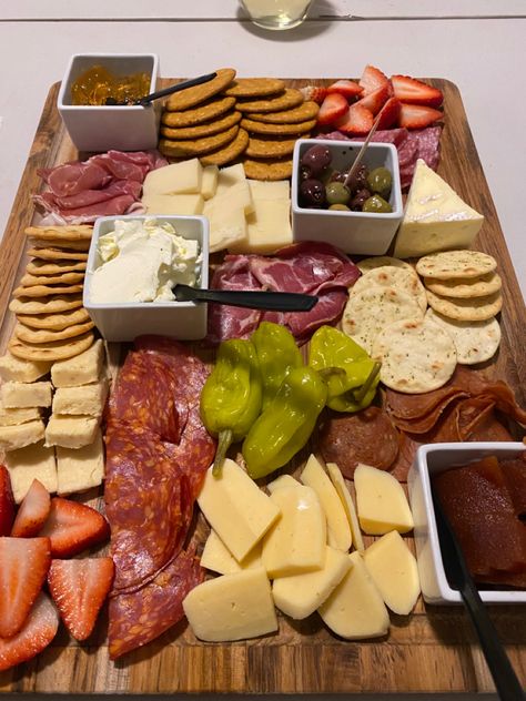 Cheese Gruyere, Pita Crackers, Guava Paste, Salami And Cheese, Balsamic Onions, Wheat Crackers, Apple Jelly, Turkey Pepperoni, Garlic Chives