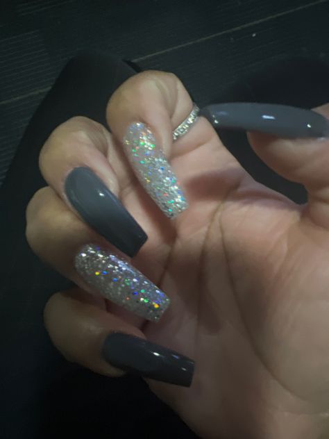 #nails #glitternails #acrylicnailscoffin Gray And Glitter Nails, Gray Nails, Acrylic Nails Coffin, Glitter Nails, Dark Gray, Nail Art, Glitter, Nails, Art