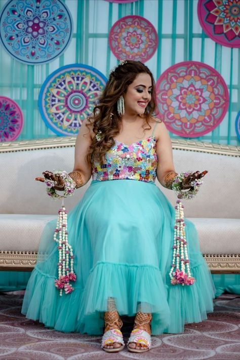 Pastel Color Haldi Outfit, Modern Haldi Outfits, Pastel Haldi Outfit, Haldi Bridal Outfit Unique, Blue Haldi Outfit, Mehendi Decoration Ideas At Home, Unique Mehendi Outfits, Simple Haldi Ceremony Outfit For Bride, Unique Haldi Outfits For Bride