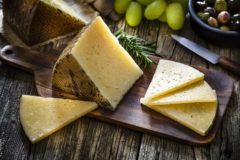 Manchego Recipes, Lactose Free Cheese, Truffle Cheese, Healthy Cheese, Sheep Cheese, Queso Manchego, Manchego Cheese, Smoked Cheese, Pecorino Cheese