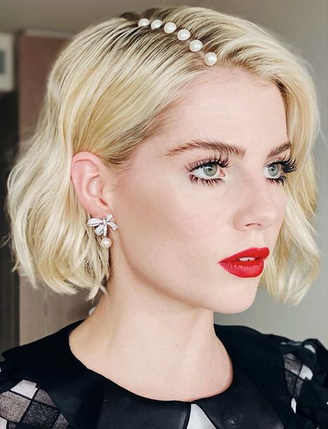 Runway Hair, Lucy Boynton, Beauty Makeup Photography, Hair Accessories Pearl, Penteado Cabelo Curto, Beauty Influencer, Hair Fashion, The Bohemian, Bohemian Rhapsody