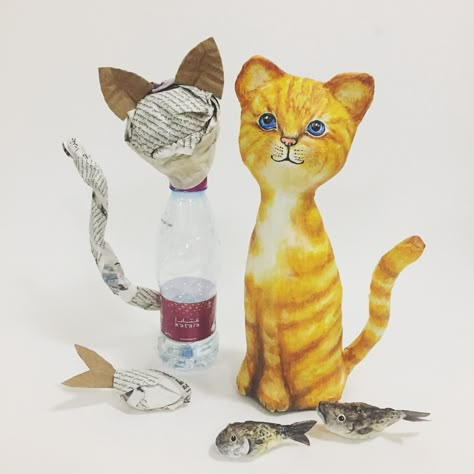 Paper mache cat Paper Mache Projects, Paper Mache Animals, Paper Mache Clay, Mache Art, Paper Mache Sculpture, Paper Mache Art, Paper Mache Crafts, Cat Crafts, School Art Projects