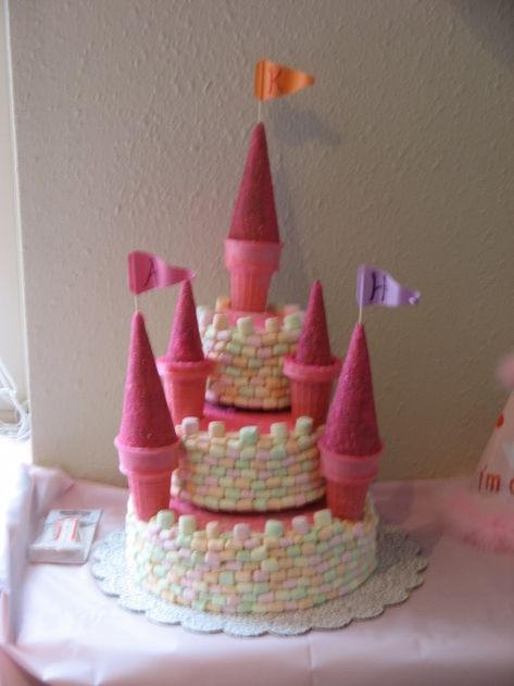 Stacking Cakes, Colored Marshmallows, Princess Birthday Party Food, Muffin Dessert, Castle Cakes, Cake Castle, Castle Birthday Cakes, Princess Ideas, Deco Cake