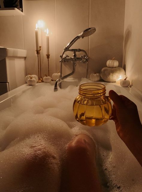 Bath Tub Aesthetic, Elsie Silver Aesthetic, Theo Silva, Bubble Bath Aesthetic, Winter Hamilton, Cozy Bath, Aesthetic Bath, Chestnut Springs, Bath Aesthetic