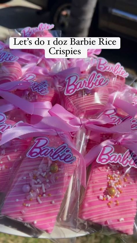 Food Ideas For Barbie Party, Barbie Rice Krispie Treats, Barbie Party Cookies, Barbie Snacks Parties Food, Barbie Goodie Bag Ideas, Barbie Treats Party Ideas, Barbie Candy Bags, Barbie Party Cake, Barbie Cake Pops