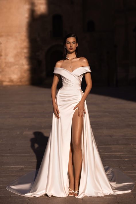 Demia dress by wona concept from alma de oro collection Wona Concept Wedding Dress, Boat Wedding Dress, Wona Concept, Rave Girls, Boat Wedding, Beauty Night, Evening Dress Fashion, Miami Wedding, Mermaid Fashion