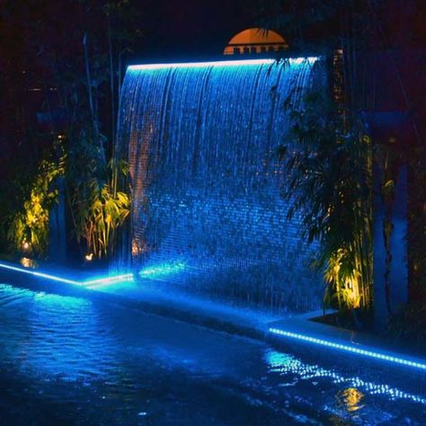 Modern Steel Cool Pool Waterfall Pool Design Plans, Swimming Pool Waterfall, Waterfall Ideas, Moderne Pools, Taman Air, Water Feature Wall, Pool Water Features, Small Pool Design, Pool Waterfall