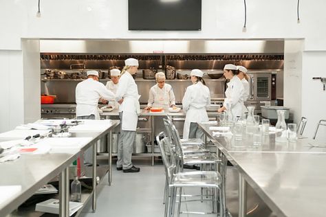 Culinary School: The Pros and Cons of Culinary Education Culinary Arts Schools, Chef School, Culinary Cooking, Pastry School, Chef Work, Chef Wear, Italian Chef, Pastry Art, Food Channel