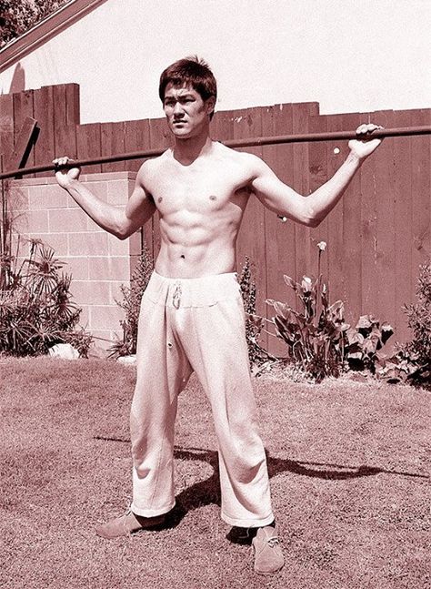 The real iron man. Bruce Lee Water, Bruce Lee Training, Flow Like Water, Bruce Lee Family, Bruce Lee Pictures, Bruce Lee Art, Bruce Lee Martial Arts, Martial Arts Instructor, Cute Guy