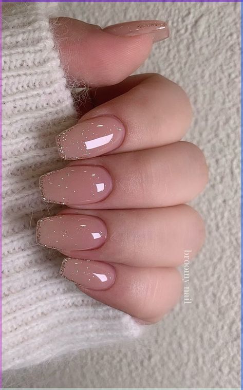 Oval Nails With Pink Tips, Gel Nail Manicure Ideas Summer, Simple Nails Ideas Short, Short Squoval Gel Nails, Natural Tips Nails, Simple Cute Nail Designs Short Nails, Short Square Gel Nails Winter, Short Classy Nails Square Oval, Short Gel Nails Summer Pink