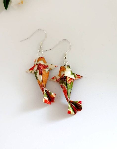 Origami Koi Fish, Gift Best Friend Birthday, Origami And Quilling, Origami Fish, Fish Earrings, Origami Jewelry, Fish Jewelry, Fun Crafts To Do, Paper Weaving