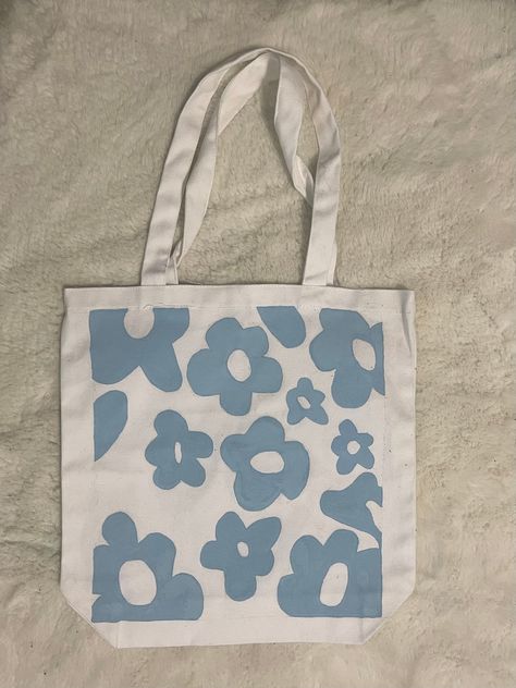 Hand painted canvas tote bag Painting Ideas Tote Bag, Simple Tote Bag Painting, Canvas Bags Painting Ideas, Canvas Tote Bag Ideas, Painting Ideas On Tote Bags, Tote Bag Ideas Paint, Tote Bag Art Painting, Tote Bag Painting Ideas Easy, Easy Tote Bag Painting