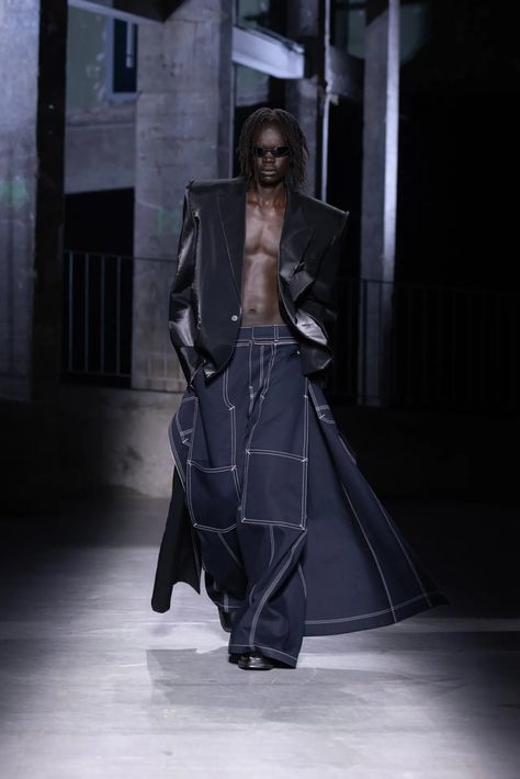 Juun.J Spring 2025 Ready-to-Wear Runway, Fashion Show & Collection Review [PHOTOS] Avante Garde Mens Fashion, Mens Runway Fashion, Paris Fashion Week Men, Paris Fashion Week Runway, High Fashion Runway, Juun J, Vogue Men, Men Fashion Show, Winter Lookbook