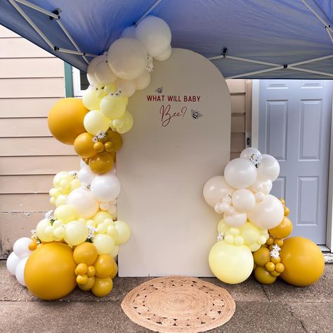 What Would It Bee Gender Reveal Decor, What Will Baby Bee Gender Reveal, What Will It Bee Gender Reveal, What Will Baby Bee, What Will It Bee, Bee Gender Reveal, Baby Reveal Party, Bumble Bee Baby Shower, Gender Reveal Balloons