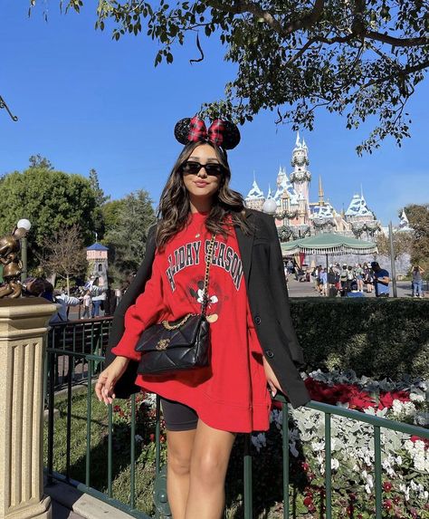 December Disneyland Outfit, Disney World Outfits Halloween, Disney December Outfits, Disney Outfits December, Disney In December Outfits, Hk Outfit, Disneyland Christmas Outfit, Disney Outfits Summer, Disneyland Outfit Winter