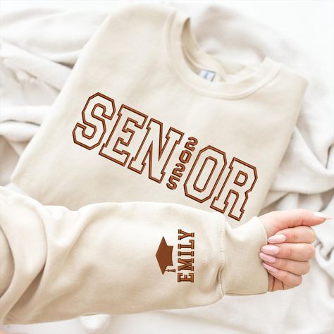 School Hoodie Design Ideas, Graduation Sweatshirts Ideas, Senior Crewneck Ideas, Senior Sweaters, Grad Hoodies, Senior Sweatshirts Ideas, Senior Shirt Ideas, Senior Sweater, Graduation Hoodies