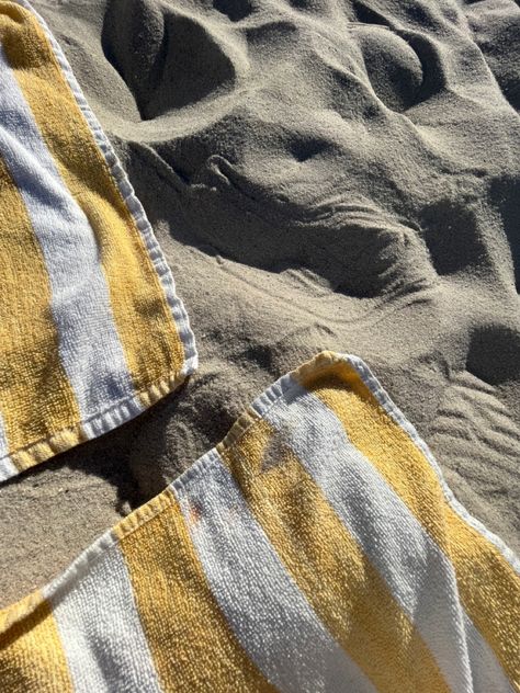 beach towel. sea. pool. miami beach. White Towel Aesthetic, Yellow Beach Aesthetic, Beach Towel Aesthetic, Towel Aesthetic, Yellow Beach Towel, Jeremiah Fisher, Children Swimming Pool, Yellow Towels, Lemon Meringue