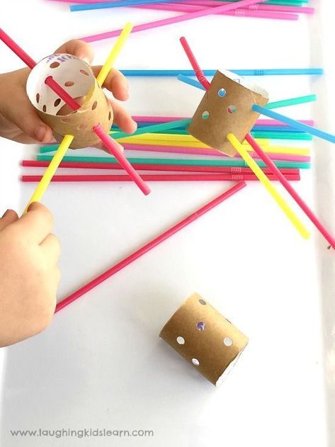 kids have fun threading straws and cardboard tubes for fine motor #finemotor #finemotorplay #playideas #finemotorskills #cardboardtubes #straws #preschool #toddlerplay #toddler #toddlerplayideas #learnwithplay Soft Start Preschool, Calm Down Preschool, Opening Activities For Preschool, Week Of Young Child Activities, Quiet Table Activities For Preschool, Fine Motor Skills Activities Year 2, Busy Activities For Preschoolers, Playbased Preschool, Preschool Independent Activities