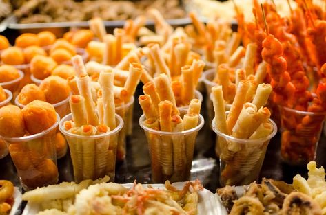 A Guide to Street Food in The Philippines Street Food In Philippines, Streetfood Philippines Street Food, Pinoy Street Foods Philippines, Street Foods Philippines Aesthetic, Filipino Street Food Photography, Street Food Aesthics, Philippine Snacks, Street Foods Philippines, Filipino Garden