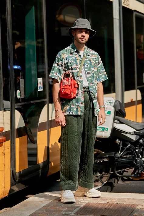 All the Ridiculously Well-Dressed Men at Fashion Week 2018 | Who What Wear UK Jasper Aesthetic, Colorful Outfits Men, Riley Aesthetic, Colorful Mens Fashion, Mens Street Style Spring, Japanese Street Fashion Men, Summer Work Dresses, Desain Tote Bag, Masc Fashion