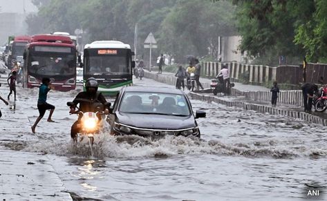 "Cars Drowned, Roads Turned Into Rivers": Delhi's Monsoon Nightmare Check more at https://newsynation.com/india/cars-drowned-roads-turned-into-rivers-delhis-monsoon-nightmare/ Delhi Traffic, Indian States, Heavy Rainfall, Weather Update, North India, Water Bodies, Jammu And Kashmir, Himachal Pradesh, South India