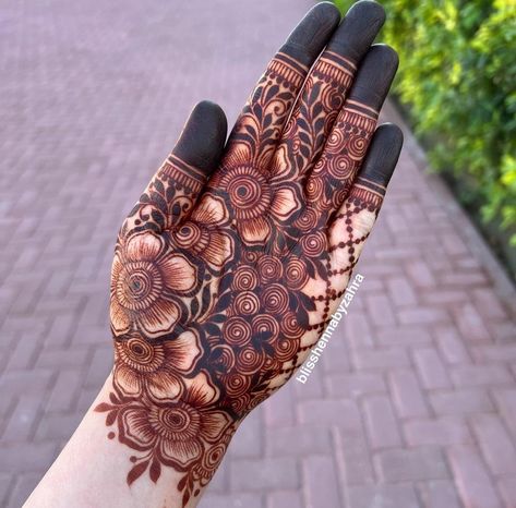 Mehndi Designs Front Hand Rose, Name Mahendi Designs Latest, Latest Stylish Mehndi Designs Front Hand, Mehendi Rose Design, Mehndi Front Hand Designs, Rose Mehndi Designs Back Hand, Mehndi Designs2022, Front Mehndi Designs Beautiful, Best Mehndi Designs Beautiful