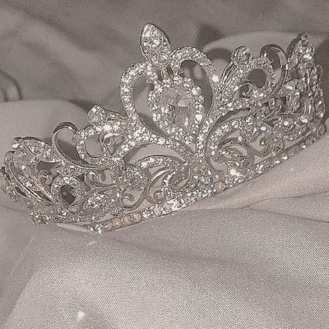 White Princess Aesthetic, Angelcore Aesthetic, Crown Aesthetic, Cybercore Aesthetic, Headpiece Jewelry, Gray Aesthetic, Princess Aesthetic, + Core + Aesthetic, Black And White Aesthetic