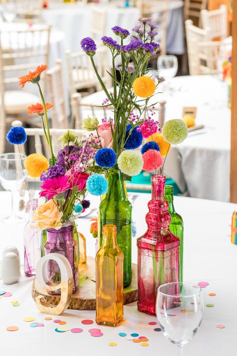 Centrepiece Wedding, Fun Vibes, Diy Pom Poms, Hippie Party, Boda Mexicana, Rainbow Wedding, Bright Wedding, Decor Flowers, Colorful Bouquet