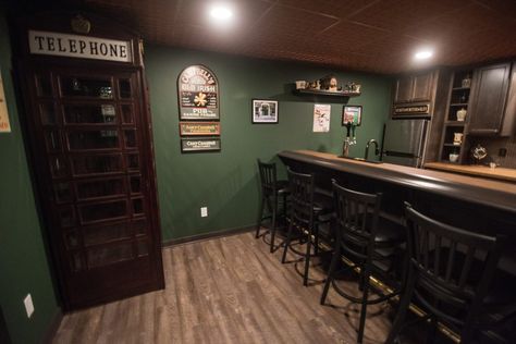 Pub Style Basement Bar, Irish Pub Basement, Pub Interior Ideas, Home Pub Ideas, Irish Pub Interior, Irish Pub Design, Pub Basement, Irish Pub Decor, Pub Interior Design