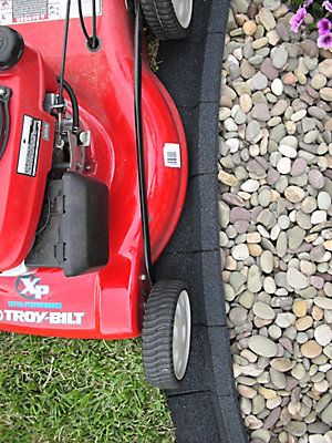 Landscaping Edging, Yard Edging, Edging Stones, Diy Driveway, Garden Front Of House, Recycled Tires, Stone Edging, Seasonal Changes, Tyres Recycle