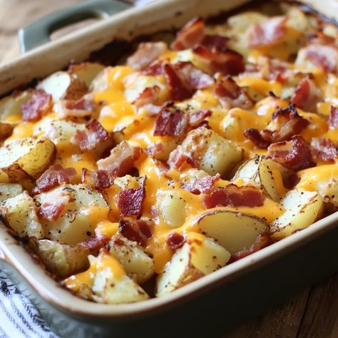 When it comes to comfort food, potatoes often top the Easy Meals With Potatoes, Mississippi Mud Potatoes, Russet Potato Recipes, Potato Ideas, Food Potatoes, Cheesy Bacon Potatoes, Chicken Cake, Mississippi Mud, Yellow Potatoes