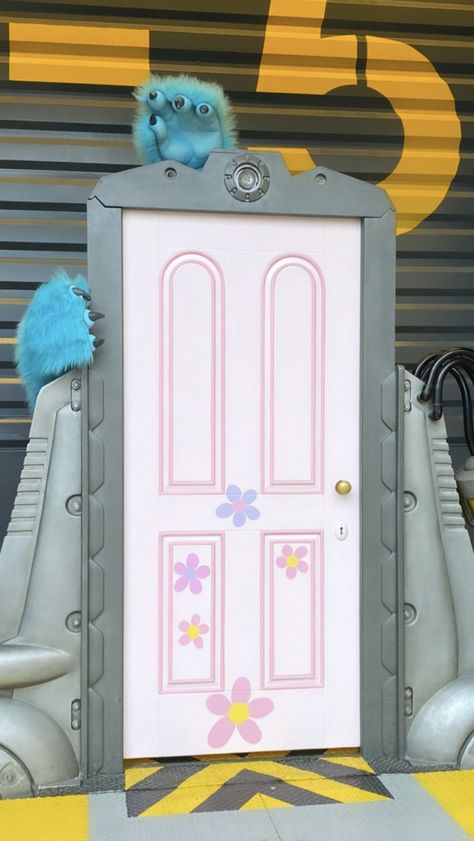 Monsters Inc Props, Boo Door Monsters Inc, Monster Inc Door Decorations, Boos Door From Monsters Inc, Monsters Inc Background, Bu Monsters Inc, Monsters Inc Decorations, Monsters Inc Doors, Buu Monster Inc