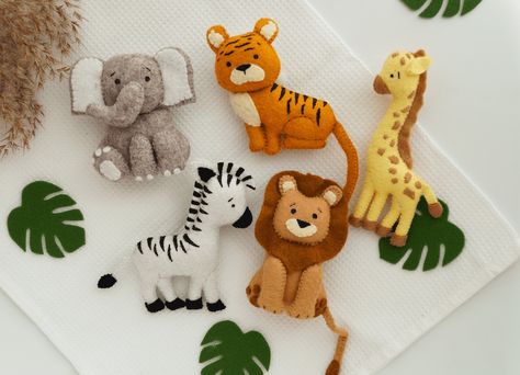 Jungle Themed Nursery, Baby Toys Newborn, Felt Ornaments Patterns, Felt Toys Patterns, Toys Ideas, Elephant Toy, Jungle Baby, Jungle Baby Shower, Baby Shower Decor