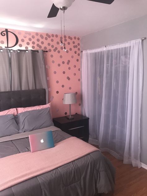 Pink And Gray Bedroom Ideas For Women, Behr Flannel Gray, Pink And Gray Bedroom, Christmas Decor Ideas Bedroom, Pink Mimosa, Bedroom Pink, Pink Bedroom Decor, Dekorasi Kamar Tidur, Pinterest Room Decor