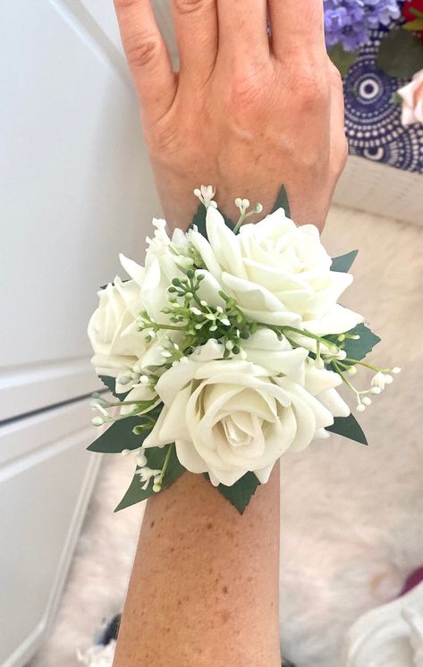 White Flower Corsage Prom, White And Green Corsage And Boutonniere, Corsage Prom White Rose, White Corsages For Prom, White Wedding Corsages For Mothers, Simple Corsage Prom White, Moms Corsages Wedding, White Rose Corsage And Boutonniere, Prom Flowers Corsage White