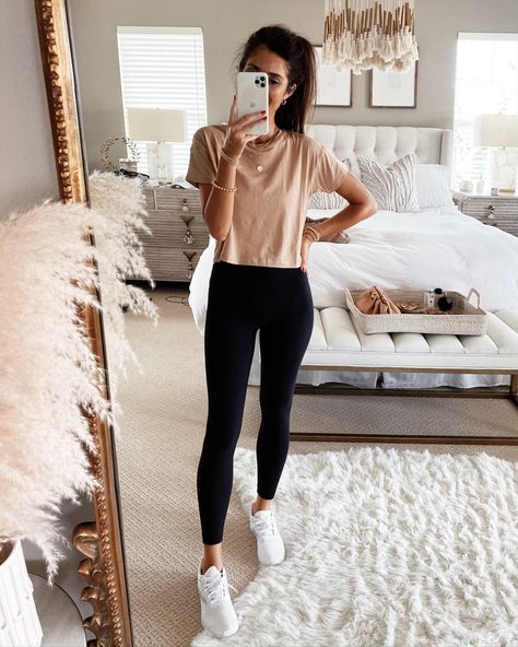 All Black Workout Outfit, Legging Tshirt Outfit, Basic Leggings Outfit, Black Workout Outfit, T Shirt Outfit Ideas, Leggins Outfit, Leggings Outfit Summer, T Shirt Outfits, At Home Outfits