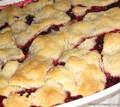 Blackberry Cobbler with No-Roll Pie Crust ~ pastry is flour, salt, baking powder, butter, lemon juice and ice water; press half the dough into a baking pan and pre-bake; berries are tossed with sugar, flour and salt; pour berries onto pre-baked crust, top with remaining raw dough; bake until bubbly and golden brown, cool slightly and serve warm or cooled, enjoy Old Fashioned Blackberry Cobbler, Pie Crust Dessert, Raspberry Cobbler, Berry Cobbler Recipes, Cobbler Crust, Blackberry Cobbler Recipe, Cobbler Recipes Easy, Blackberry Pie, Blackberry Recipes