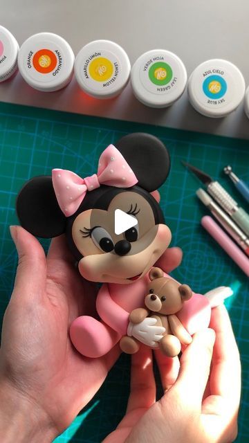 Minnie Mouse Cake Topper, Diy Fondant, Bolo Minnie, Baby Animal Drawings, Minnie Cake, Fondant Baby, Minnie Mouse Cake, Fondant Tutorial, Baby Minnie